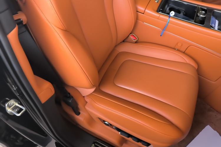 Used Hima AITO M9 2024 Range-Extended Ultra Version 52 kWh 6-Seater Model Right Front Seat