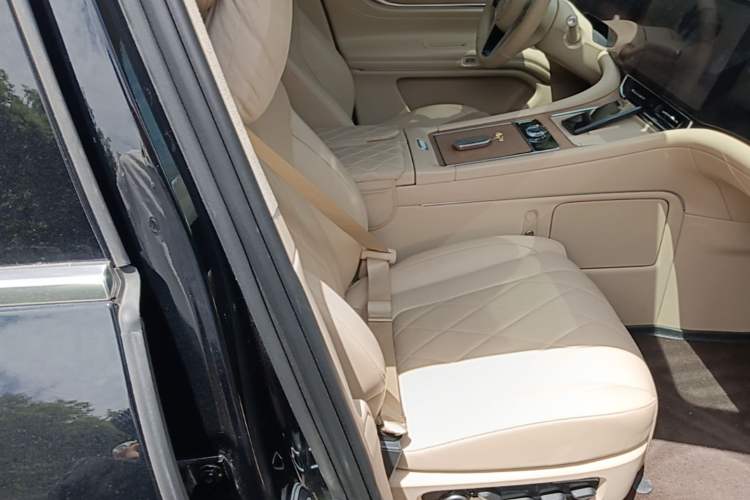 Used Hima AITO M9 2024 Range-Extended Ultra Version 52 kWh 6-Seater Model Right Front Seat