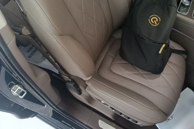 Used Hima AITO M9 2024 Range-Extended Ultra Version 52 kWh 5-Seater Model Right Front Seat