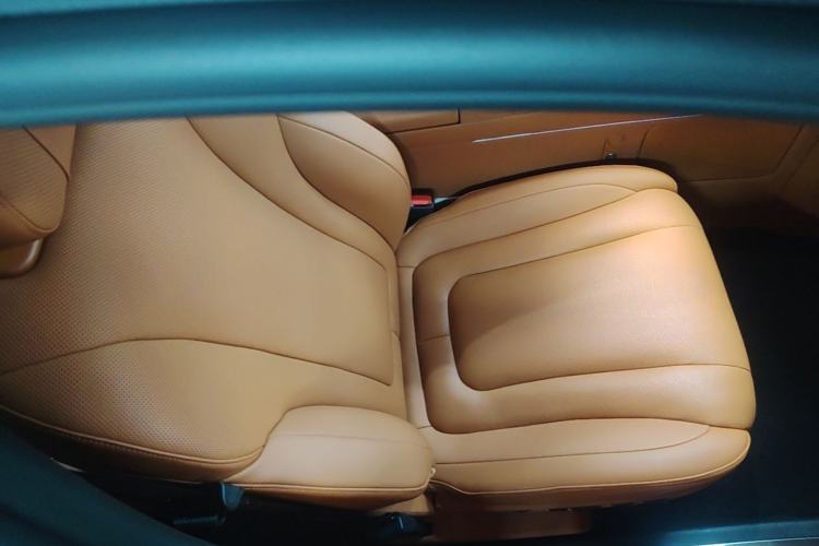 Used Hima AITO M9 2024 Range-Extended Ultra Version 42 kWh 6-Seater Model Right Front Seat