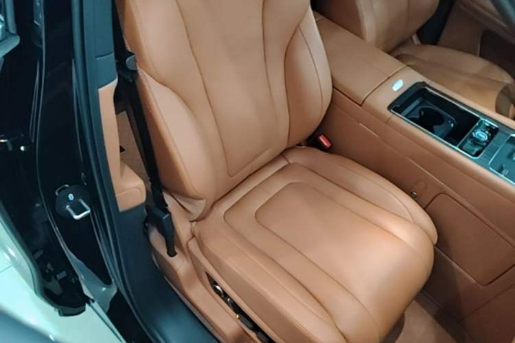 Used Hima AITO M9 2024 Range-Extended Max Edition 42 kWh 6-Seater Version Right Front Seat