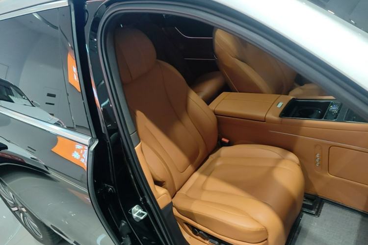 Used Hima AITO M9 2024 Range-Extended Ultra Version 42 kWh 6-Seater Model Right Front Seat