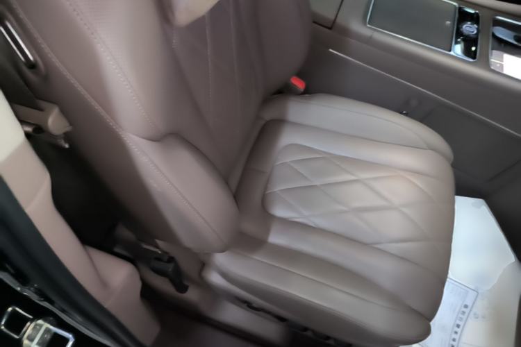 Used Hima AITO M9 2024 Range-Extended Ultra Version 52 kWh 5-Seater Model Right Front Seat