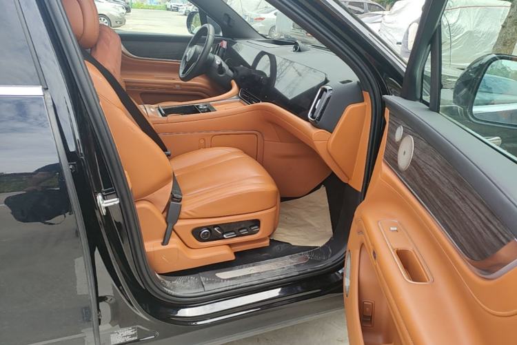 Used Hima AITO M9 2024 Range-Extended Ultra Version 42 kWh 6-Seater Model Right Front Seat