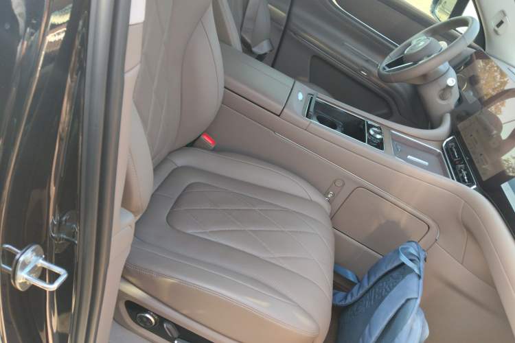 Used Hima AITO M9 2024 All-Electric Ultra Version 100 kWh 5-Seater Model Right Front Seat