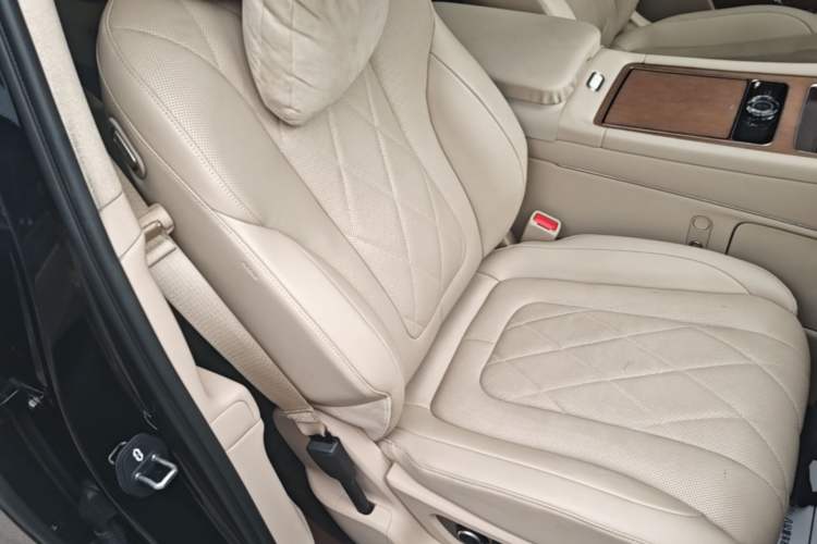 Used Hima AITO M9 2024 Range-Extended Ultra Version 42 kWh 6-Seater Model Right Front Seat