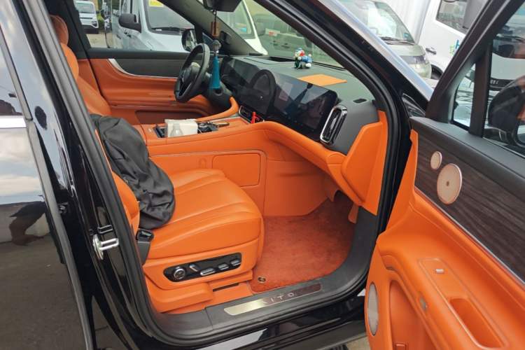 Used Hima AITO M9 2024 Range-Extended Ultra Version 42 kWh 6-Seater Model Right Front Seat