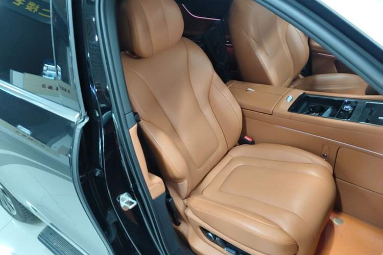 Used Hima AITO M9 2024 Range-Extended Ultra Version 42 kWh 6-Seater Model Right Front Seat