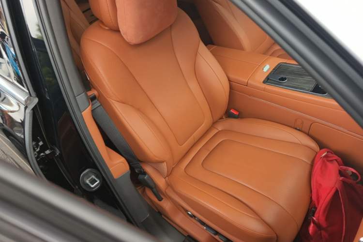Used Hima AITO M9 2024 Range-Extended Max Edition 42 kWh 6-Seater Version Right Front Seat
