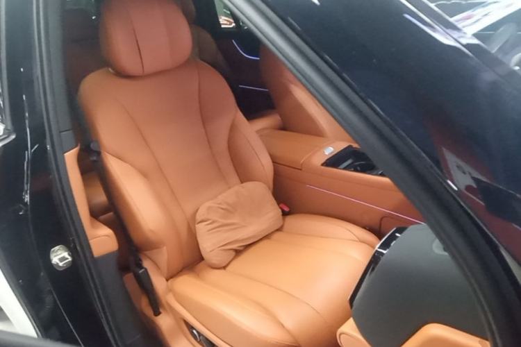 Used Hima AITO M9 2024 Range-Extended Ultra Version 42 kWh 6-Seater Model Right Front Seat