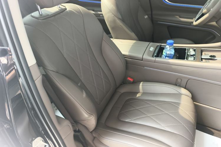 Used Hima AITO M9 2024 Range-Extended Ultra Version 52 kWh 5-Seater Model Right Front Seat