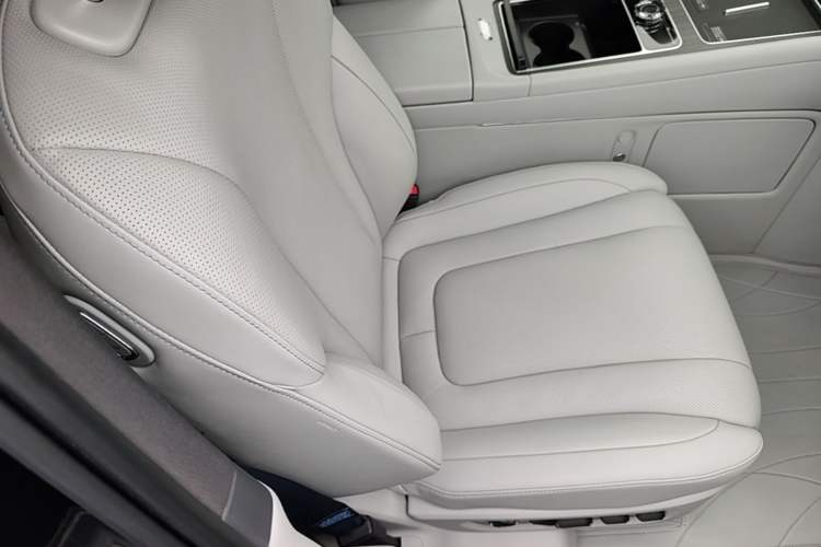 Used Hima AITO M9 2024 All-Electric Ultra Version 100 kWh 6-Seater Model Right Front Seat