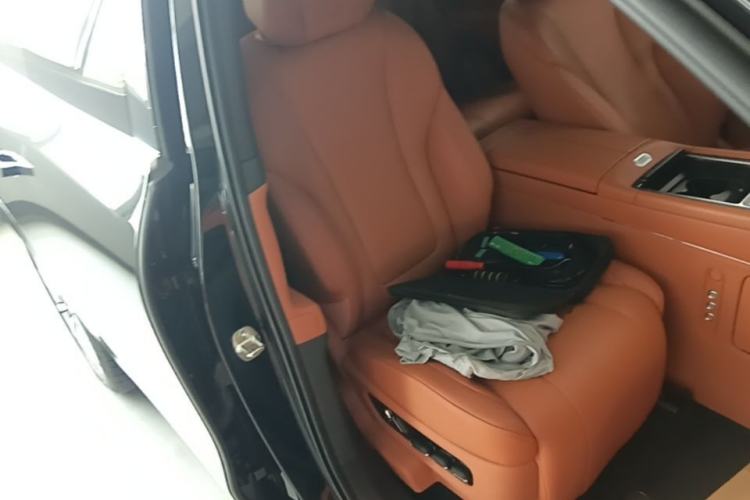 Used Hima AITO M9 2024 All-Electric Max Version 100 kWh 6-Seater Right Front Seat