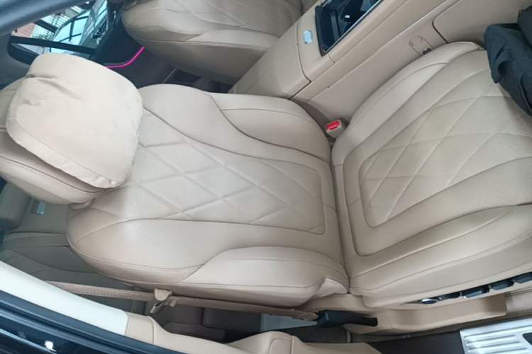 Used Hima AITO M9 2024 Range-Extended Ultra Version 52 kWh 5-Seater Model Right Front Seat