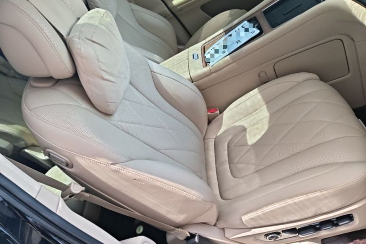 Used Hima AITO M9 2024 Range-Extended Max Edition 42 kWh 6-Seater Version Right Front Seat