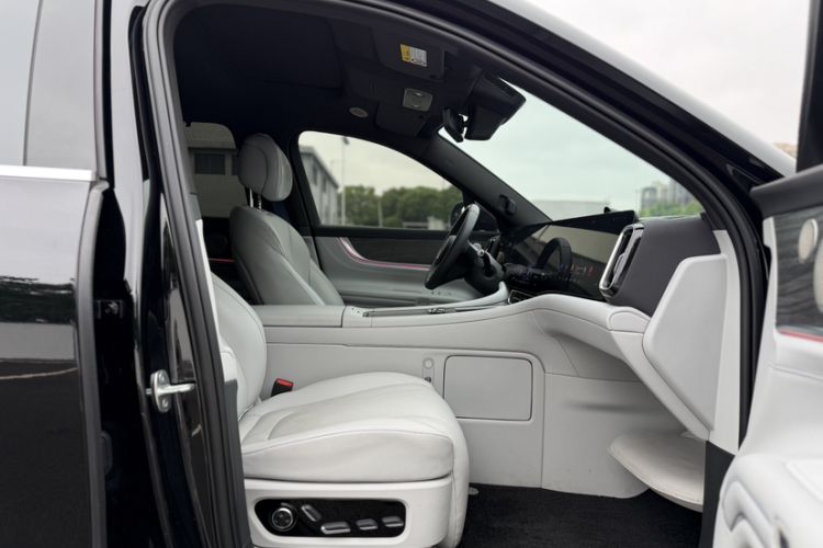 Used Hima AITO M9 2024 Range-Extended Max Edition 42 kWh 6-Seater Version Right Front Seat