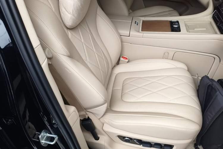 Used Hima AITO M9 2024 Range-Extended Ultra Version 42 kWh 6-Seater Model Right Front Seat