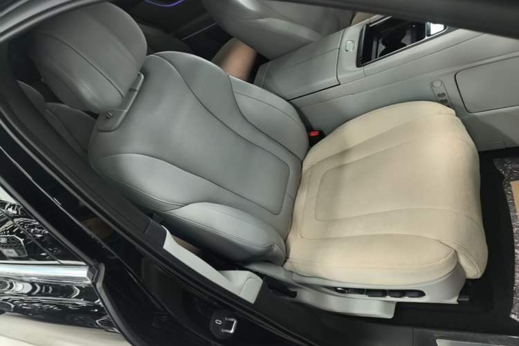 Used Hima AITO M9 2024 Range-Extended Ultra Version 42 kWh 6-Seater Model Right Front Seat