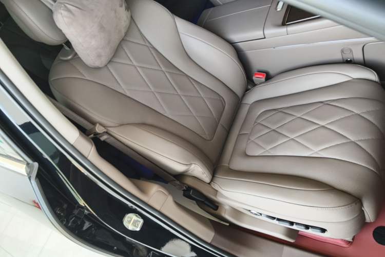 Used Hima AITO M9 2024 Range-Extended Ultra Version 52 kWh 6-Seater Model Right Front Seat