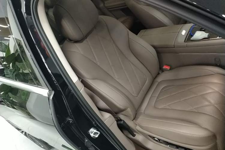 Used Hima AITO M9 2024 Range-Extended Ultra Version 42 kWh 6-Seater Model Right Front Seat