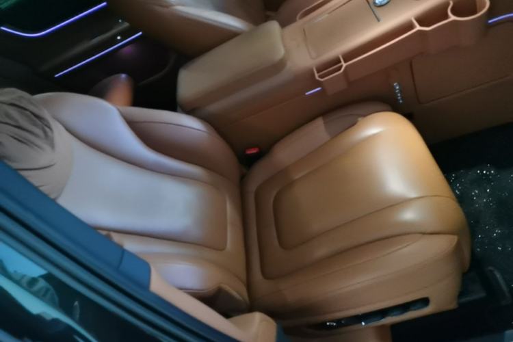 Used Hima AITO M9 2024 Range-Extended Max Edition 42 kWh 6-Seater Version Right Front Seat