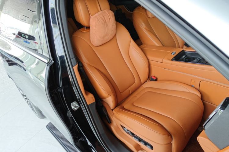 Used Hima AITO M9 2024 Range-Extended Ultra Version 42 kWh 6-Seater Model Right Front Seat