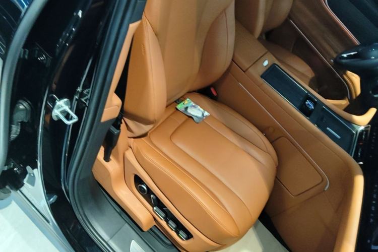 Used Hima AITO M9 2024 Range-Extended Ultra Version 42 kWh 6-Seater Model Right Front Seat