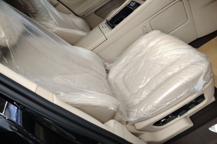 Used Hima AITO M9 2024 Range-Extended Ultra Version 42 kWh 6-Seater Model Right Front Seat