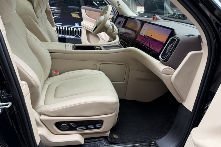 Used Hima AITO M9 2024 Range-Extended Ultra Version 42 kWh 6-Seater Model Right Front Seat