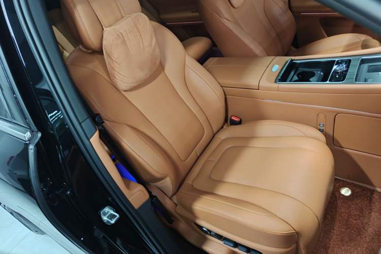 Used Hima AITO M9 2024 All-Electric Ultra Version 100 kWh 6-Seater Model Right Front Seat