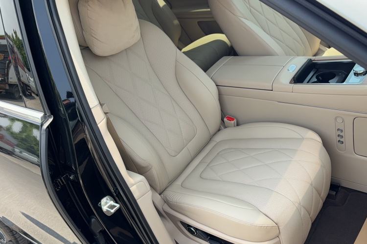 Used Hima AITO M9 2024 Range-Extended Ultra Version 42 kWh 6-Seater Model Right Front Seat