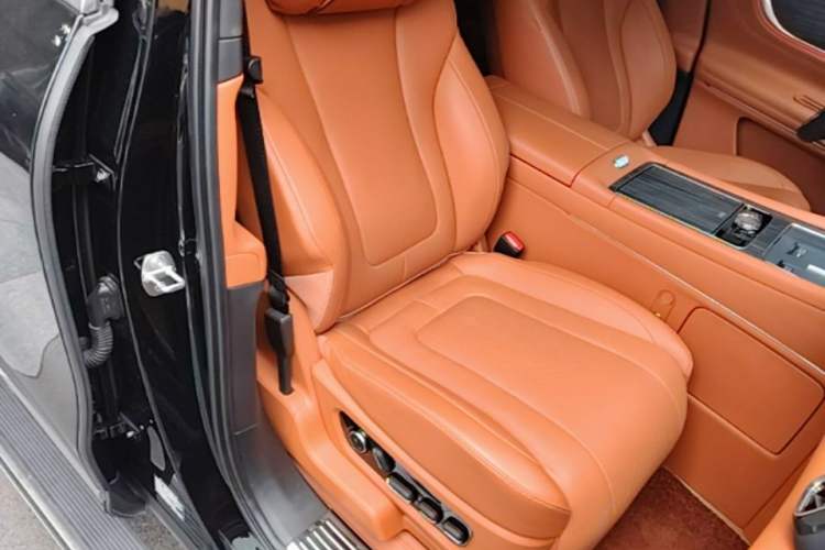 Used Hima AITO M9 2024 Range-Extended Max Edition 42 kWh 6-Seater Version Right Front Seat