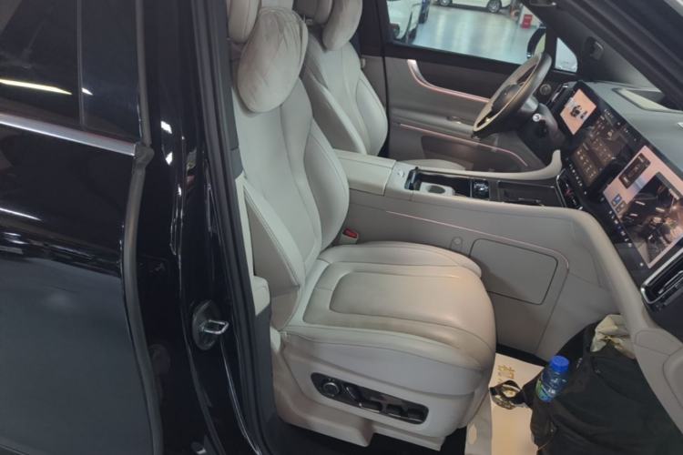 Used Hima AITO M9 2024 Range-Extended Max Edition 52 kWh 5-Seater Version Right Front Seat