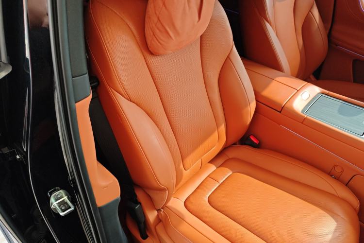 Used Hima AITO M9 2024 Range-Extended Ultra Version 42 kWh 6-Seater Model Right Front Seat