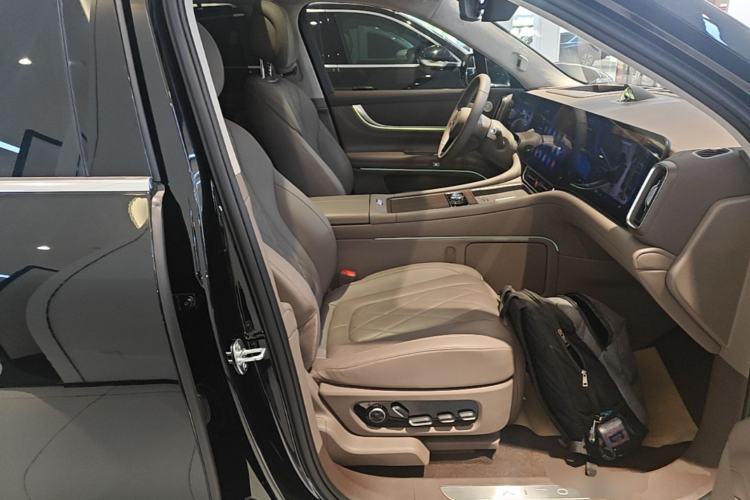 Used Hima AITO M9 2024 Range-Extended Ultra Version 42 kWh 6-Seater Model Right Front Seat