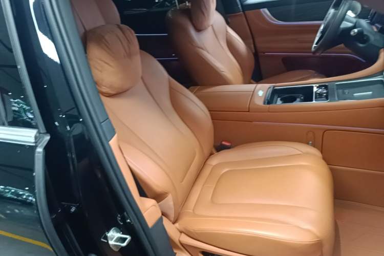 Used Hima AITO M9 2024 Range-Extended Max Edition 42 kWh 6-Seater Version Right Front Seat