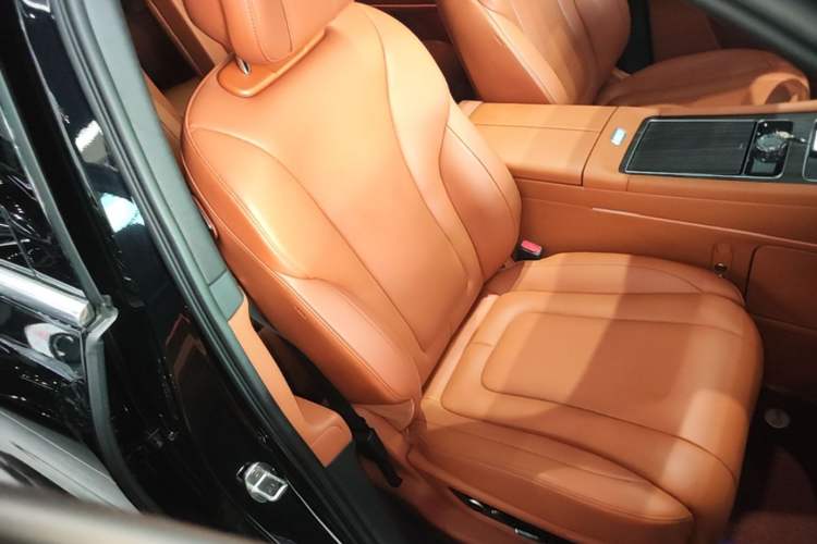 Used Hima AITO M9 2024 Range-Extended Ultra Version 52 kWh 6-Seater Model Right Front Seat