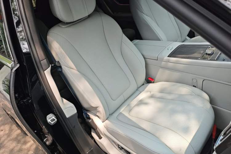 Used Hima AITO M9 2024 Range-Extended Max Edition 42 kWh 6-Seater Version Right Front Seat