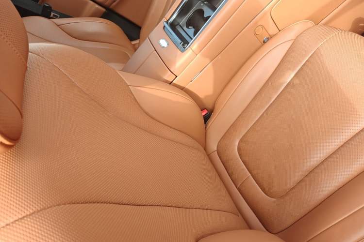 Used Hima AITO M9 2024 Range-Extended Ultra Version 42 kWh 6-Seater Model Right Front Seat
