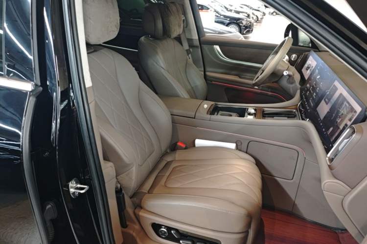 Used Hima AITO M9 2024 Range-Extended Ultra Version 52 kWh 6-Seater Model Right Front Seat