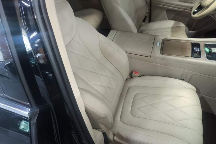 Used Hima AITO M9 2024 Range-Extended Ultra Version 52 kWh 6-Seater Model Right Front Seat