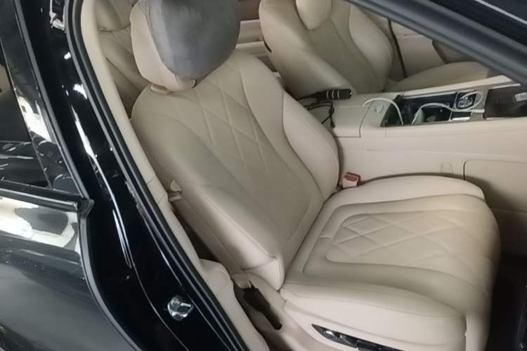Used Hima AITO M9 2024 Range-Extended Ultra Version 52 kWh 6-Seater Model Right Front Seat