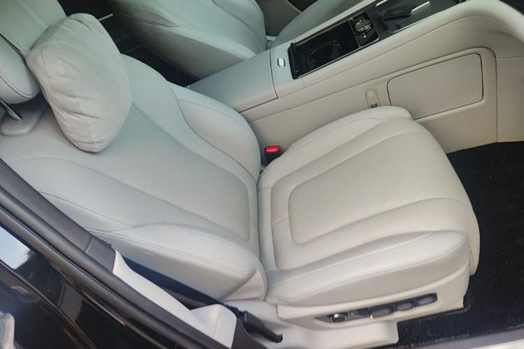 Used Hima AITO M9 2024 Range-Extended Max Edition 42 kWh 6-Seater Version Right Front Seat