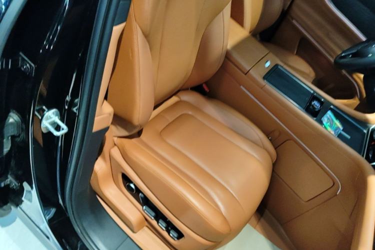 Used Hima AITO M9 2024 Range-Extended Ultra Version 42 kWh 6-Seater Model Right Front Seat