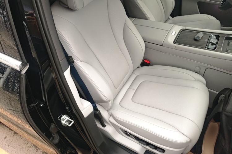 Used Hima AITO M9 2024 Range-Extended Ultra Version 42 kWh 6-Seater Model Right Front Seat