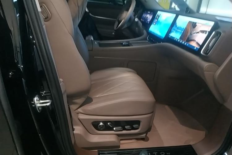 Used Hima AITO M9 2024 Range-Extended Ultra Version 52 kWh 5-Seater Model Right Front Seat