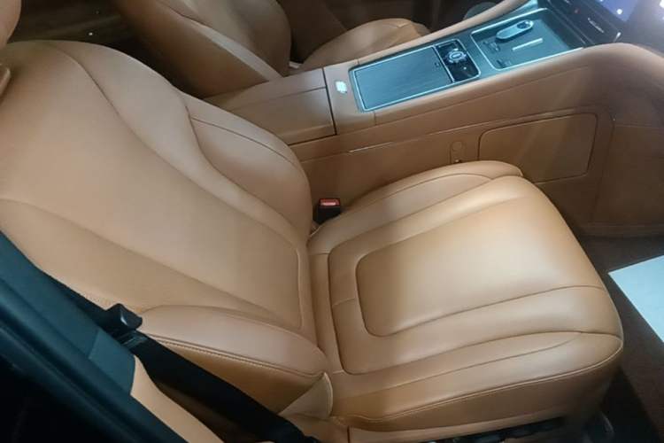 Used Hima AITO M9 2024 Range-Extended Ultra Version 42 kWh 6-Seater Model Right Front Seat