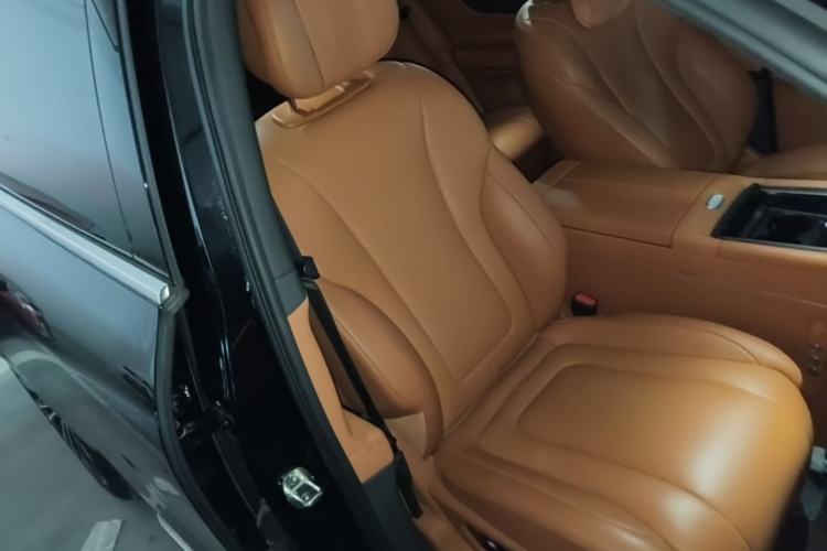 Used Hima AITO M9 2024 Range-Extended Ultra Version 42 kWh 6-Seater Model Right Front Seat