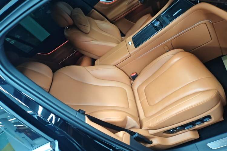 Used Hima AITO M9 2024 Range-Extended Ultra Version 42 kWh 6-Seater Model Right Front Seat