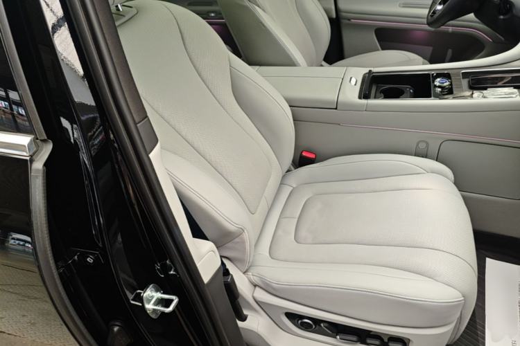 Used Hima AITO M9 2024 Range-Extended Ultra Version 52 kWh 6-Seater Model Right Front Seat
